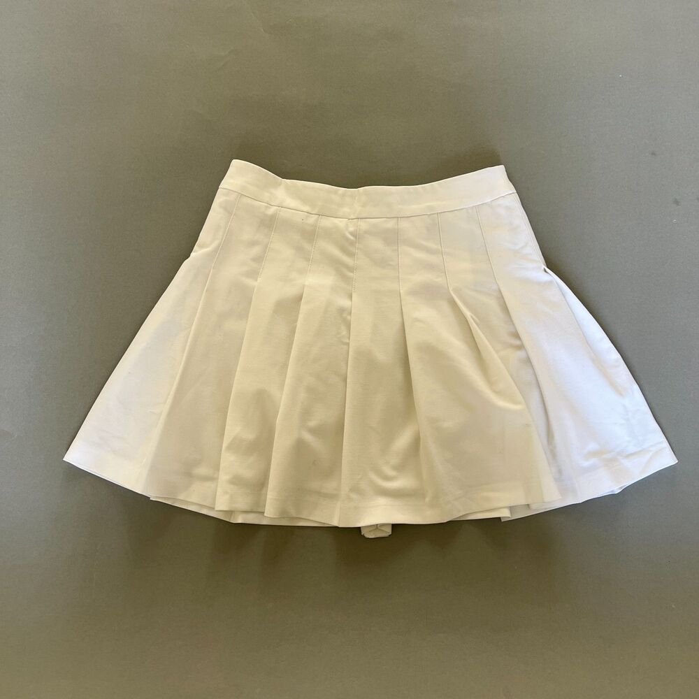 Preppy white pleated mini skirt Sunday Best size 4 minimalist tennis y2k